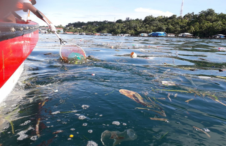 Masyarakat Diimbau Tak Buang Sampah ke Laut